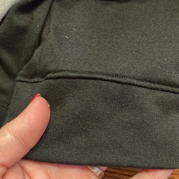 Jet by John Eshaya black heart relaxed fit pullover soft and cozy top sz SP - Picture 11 of 12